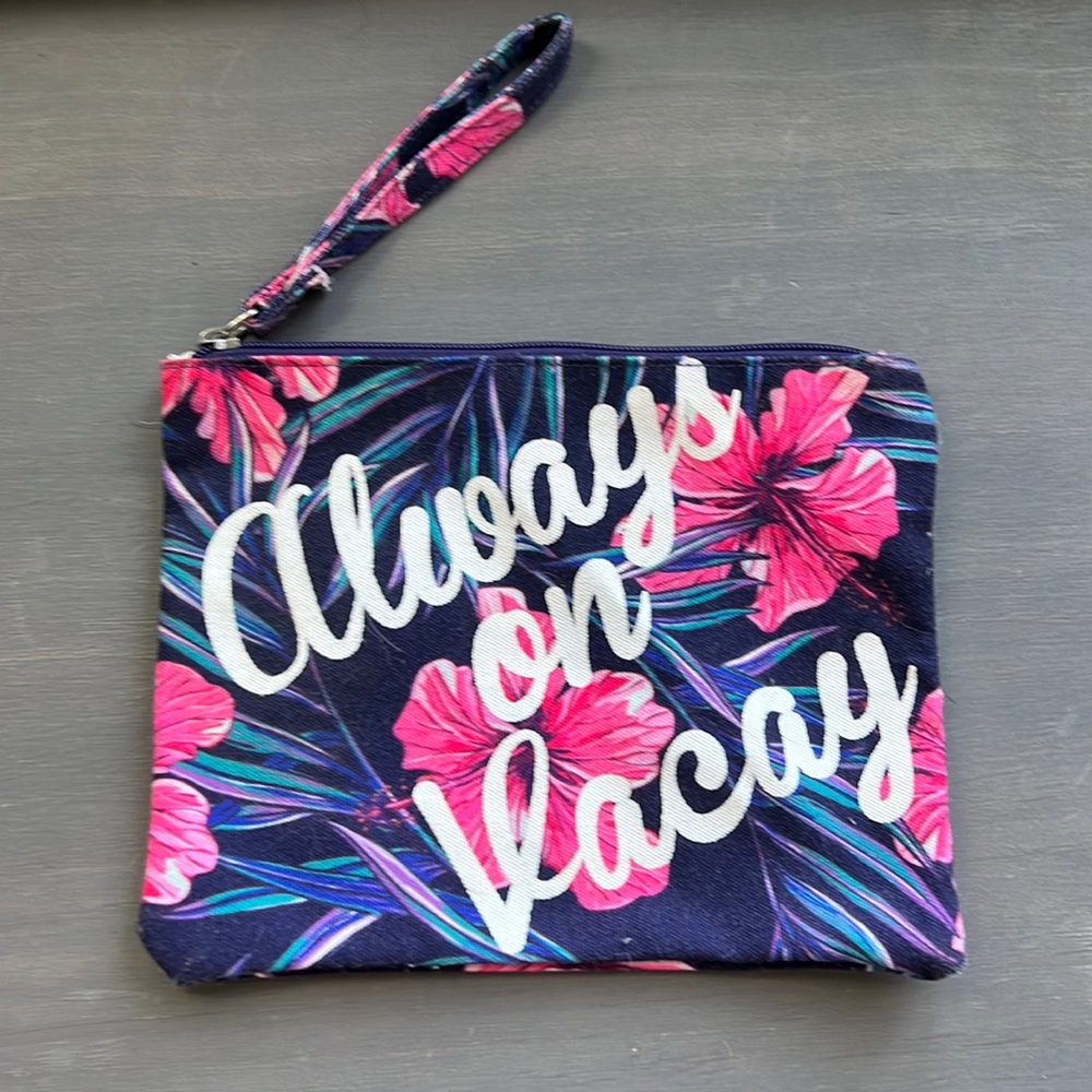 🆑 [4/$20] “Always on Vaycay” Tropical Zipper Tote with Wristlet Attached
